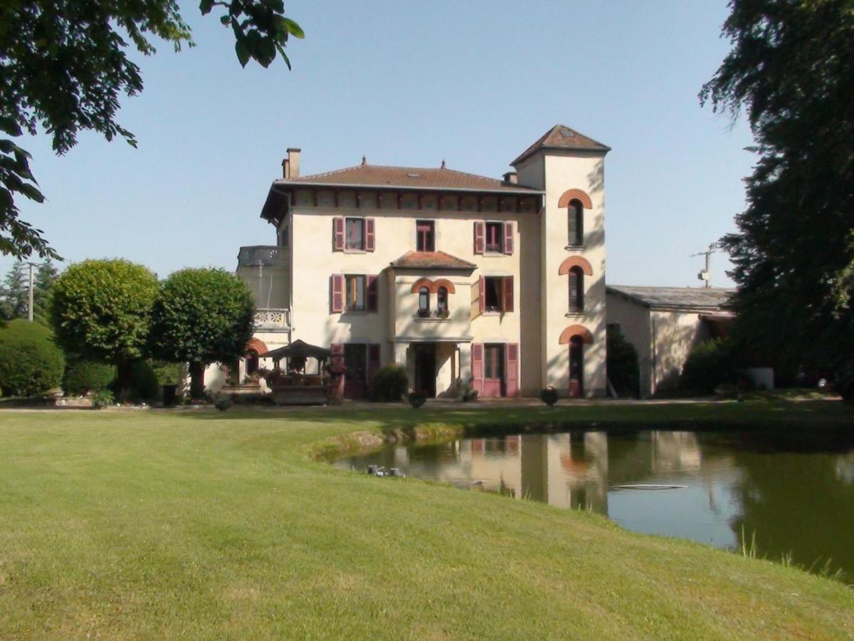 Domaine De Marchal - Chambres Et Table D'Hotes Celles-Sur-Durolle Exterior photo
