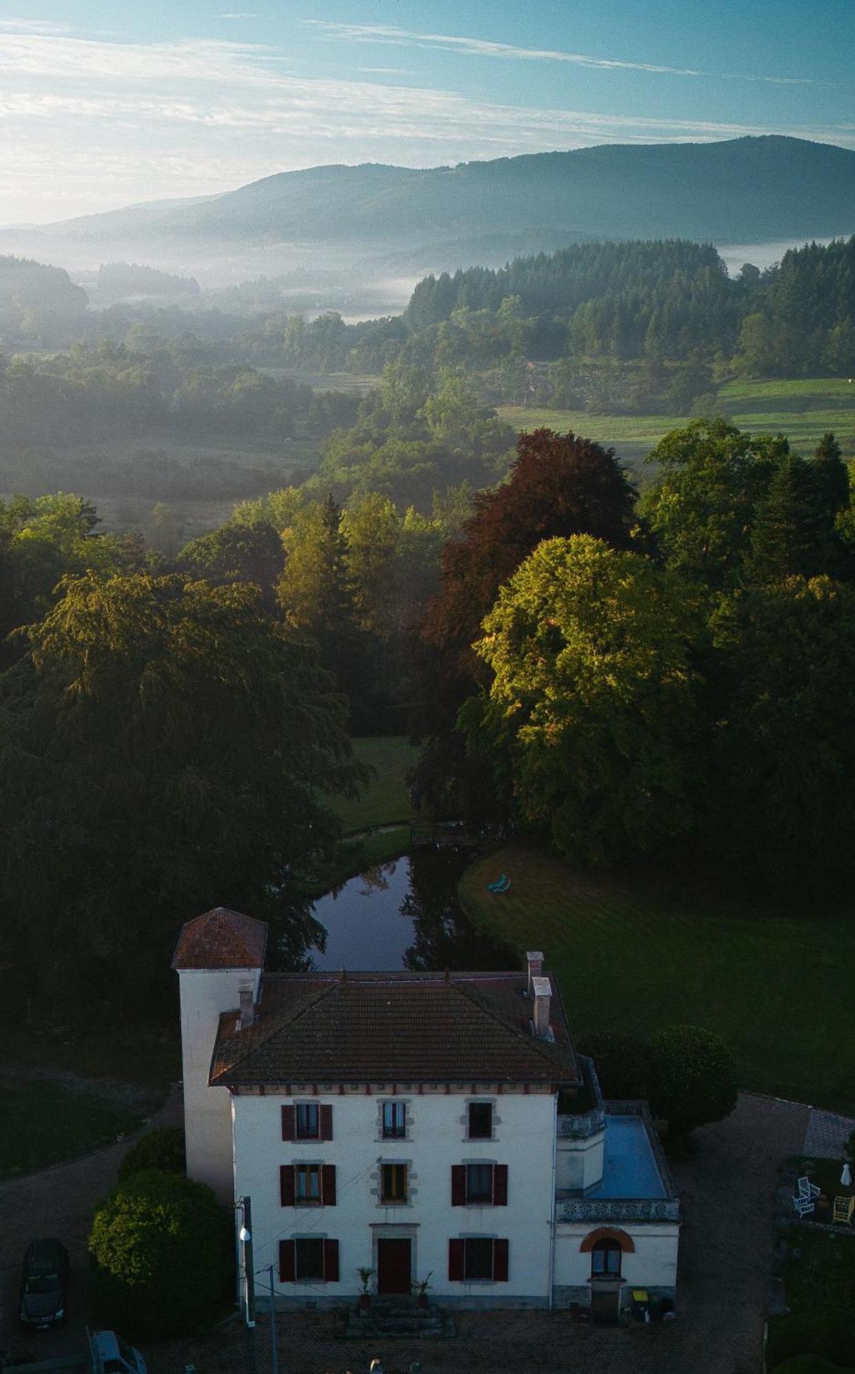 Domaine De Marchal - Chambres Et Table D'Hotes Celles-Sur-Durolle Exterior photo