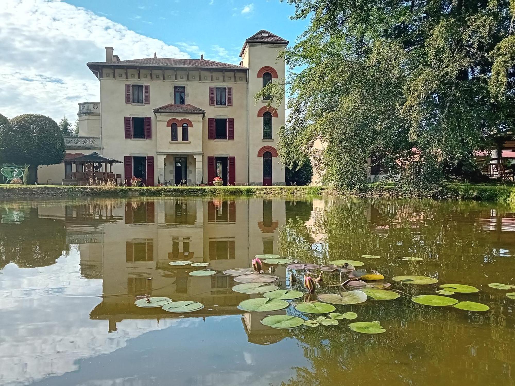 Domaine De Marchal - Chambres Et Table D'Hotes Celles-Sur-Durolle Exterior photo